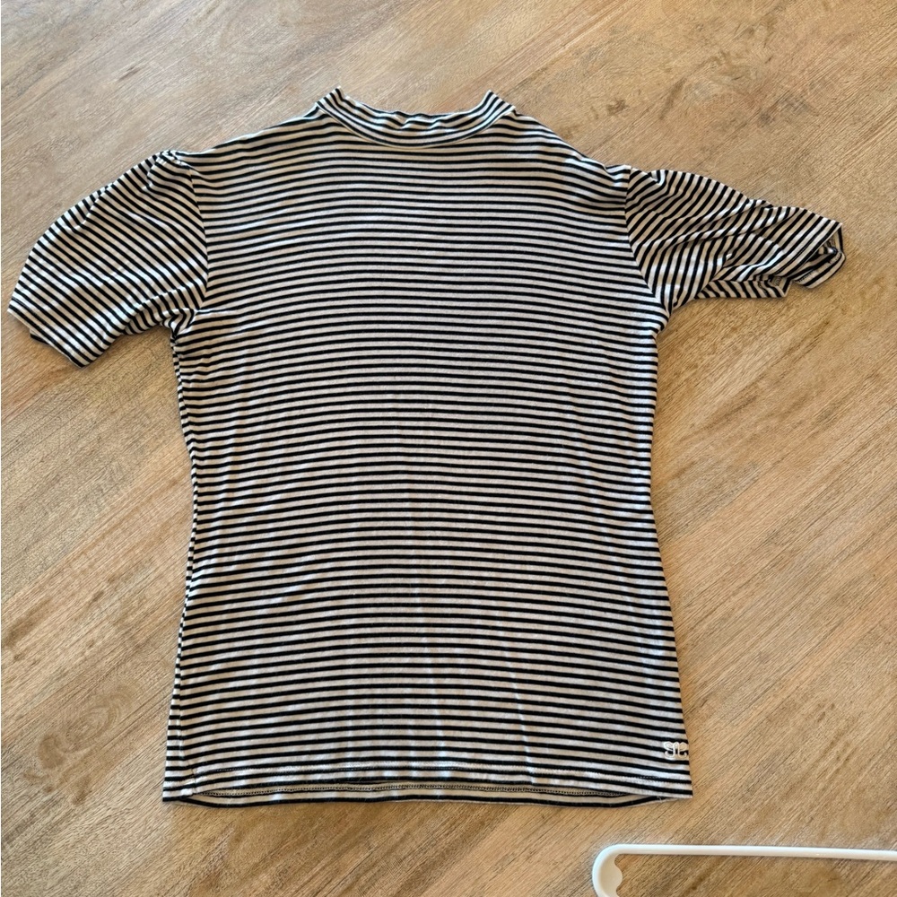 Albion fit, puffed shoulders.
